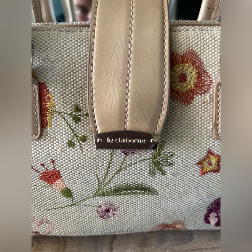 Liz Claiborne Cute Floral & Beige Trim Handbag Purse Satchel - Picture 6 of 15